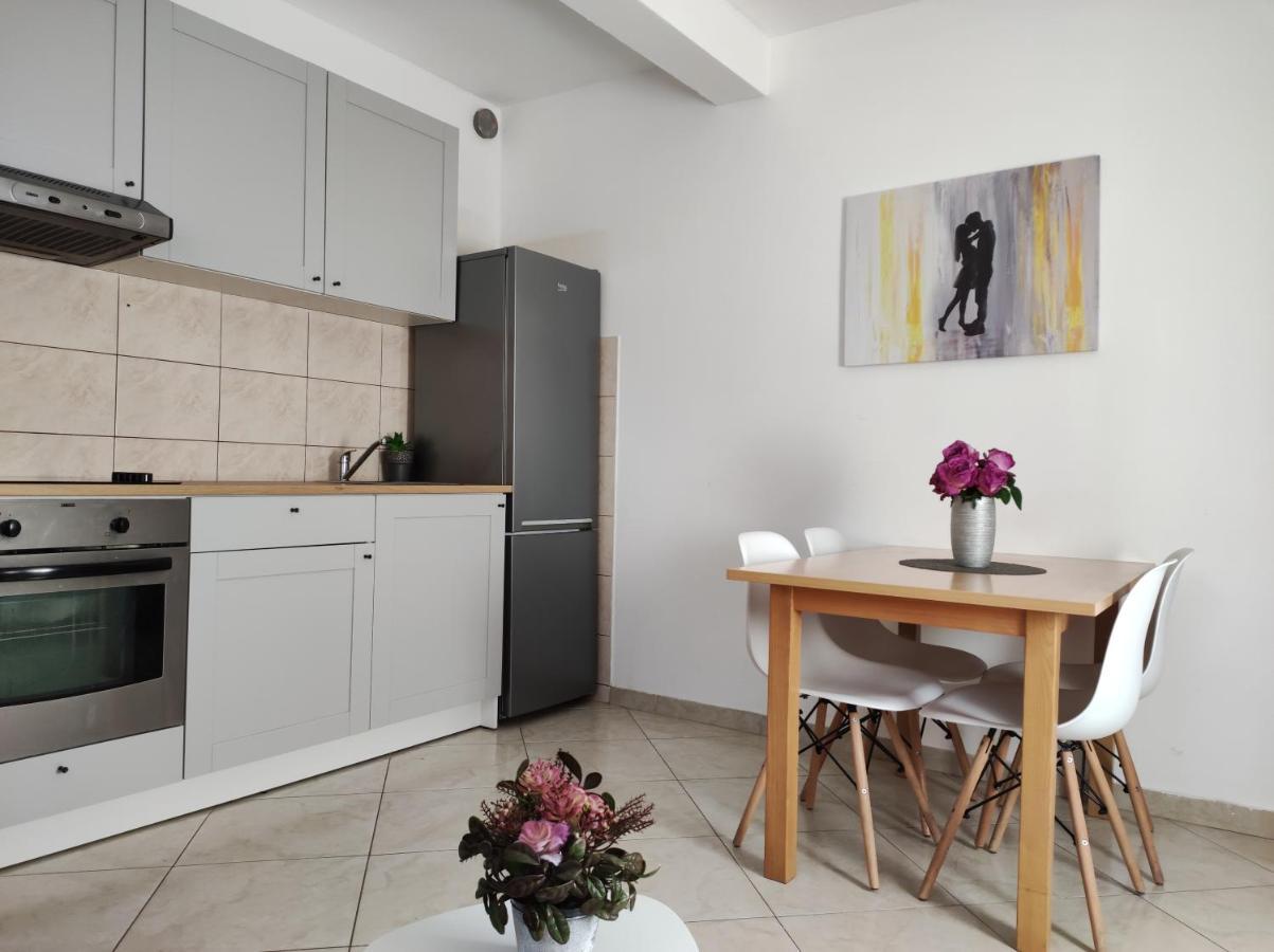 Cozy Apartment In Split In Nice Quiet Neighborhood Bagian luar foto